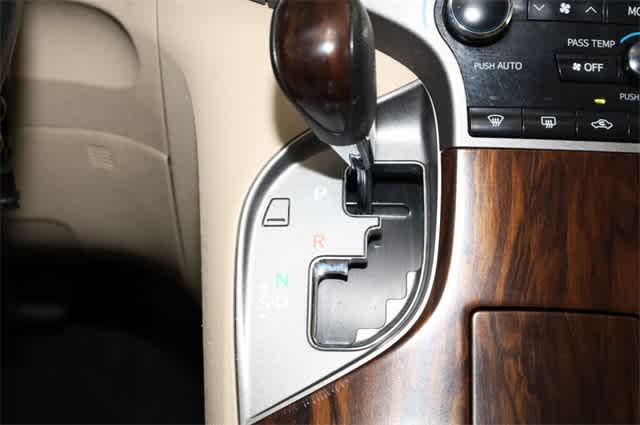 Thumbnail: 2013 Toyota Venza - 29