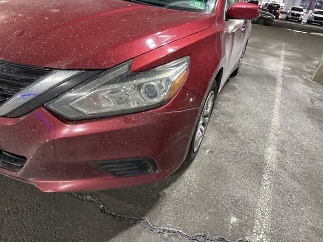 Thumbnail: 2016 Nissan Altima - 21