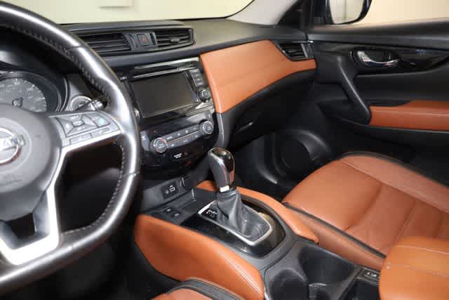 Thumbnail: 2018 Nissan Rogue - 16