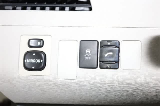 Thumbnail: 2011 Toyota Sienna - 25