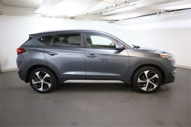 Thumbnail: 2018 Hyundai Tucson - 9