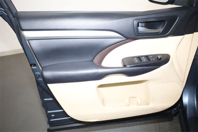 Thumbnail: 2018 Toyota Highlander - 13