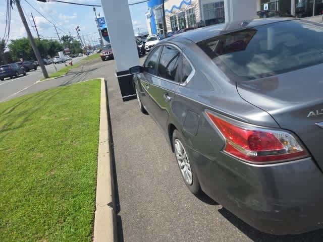 Thumbnail: 2015 Nissan Altima - 9