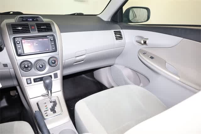 Thumbnail: 2013 Toyota Corolla - 18