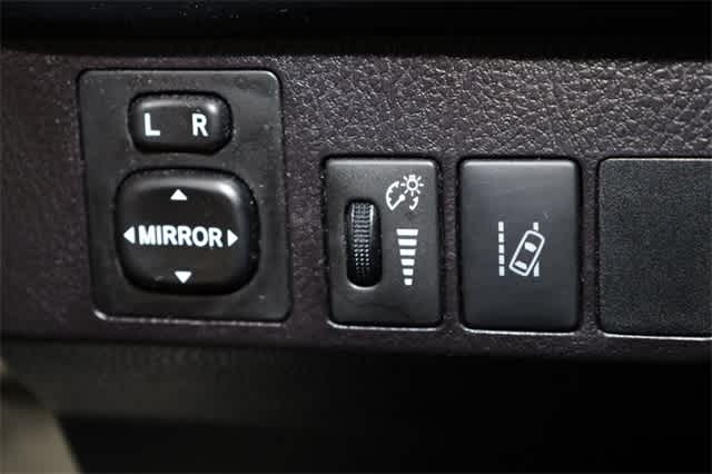 Thumbnail: 2018 Toyota RAV4 - 26