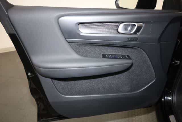 Thumbnail: 2021 Volvo XC40 - 13