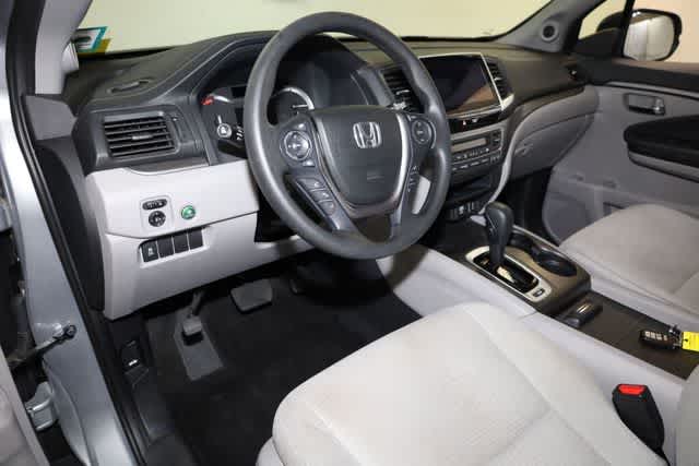 Thumbnail: 2017 Honda Pilot - 14