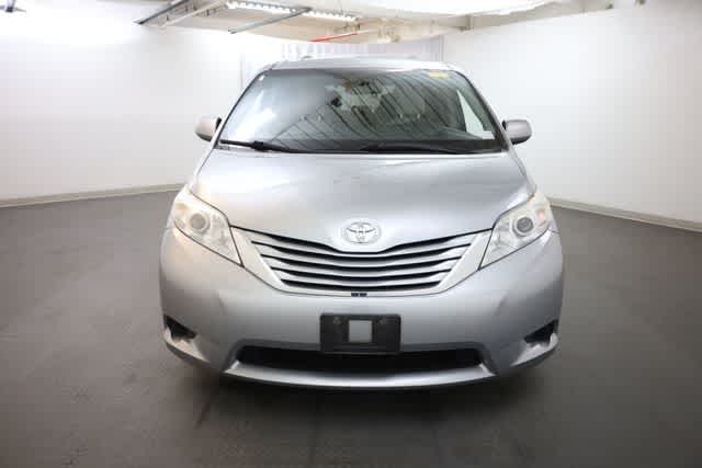 Thumbnail: 2017 Toyota Sienna - 12