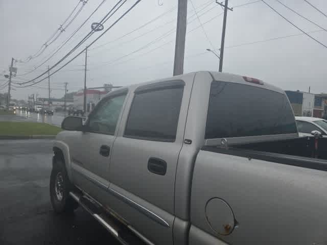 2004 GMC Sierra 2500  6