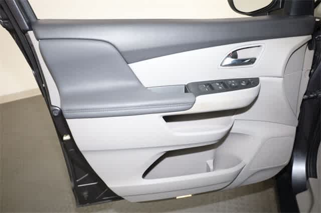 Thumbnail: 2016 Honda Odyssey - 14