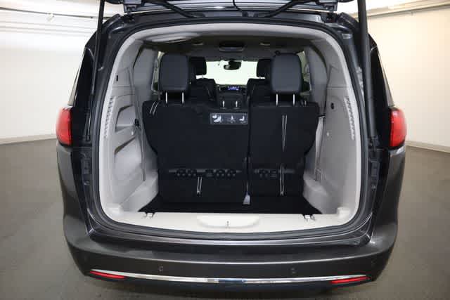 Thumbnail: 2020 Chrysler Pacifica - 34