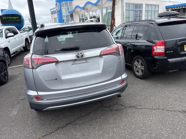 Thumbnail: 2018 Toyota RAV4 - 9