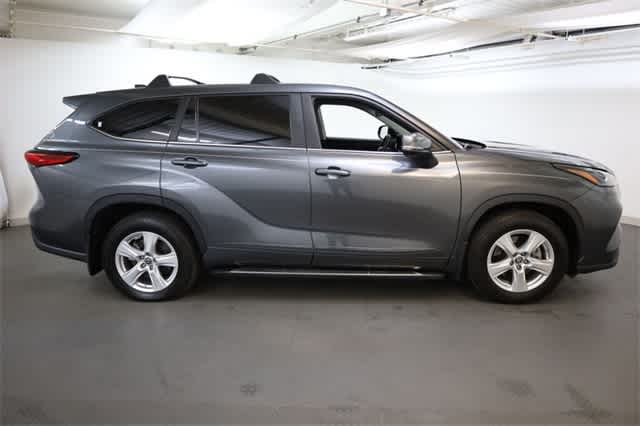 Thumbnail: 2023 Toyota Highlander - 9