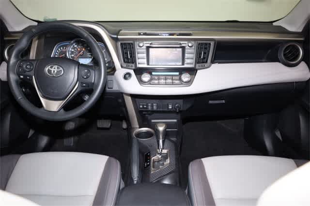 Thumbnail: 2015 Toyota RAV4 - 23