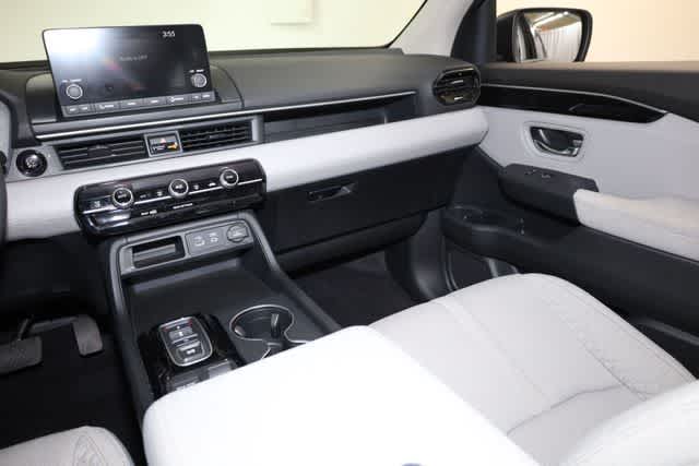 Thumbnail: 2023 Honda Pilot - 22