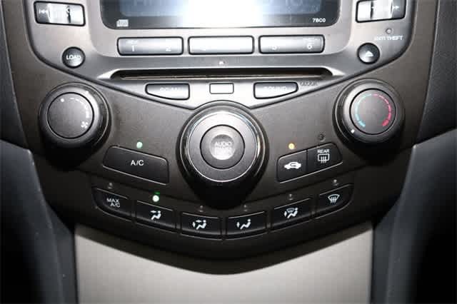 Thumbnail: 2004 Honda Accord - 28