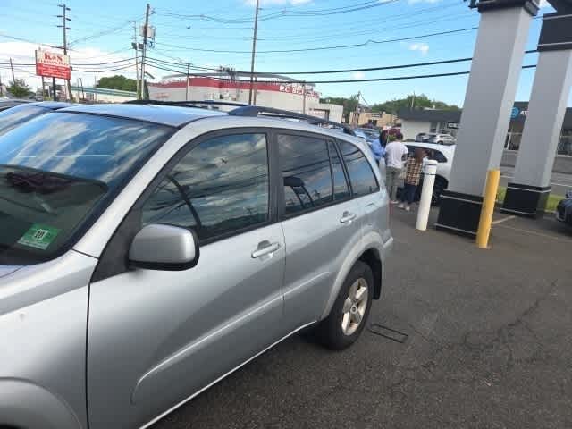2005 Toyota RAV4 Base 3