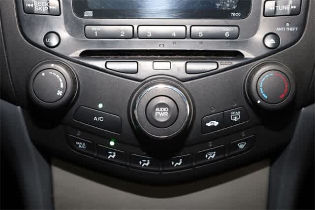 Thumbnail: 2004 Honda Accord - 28