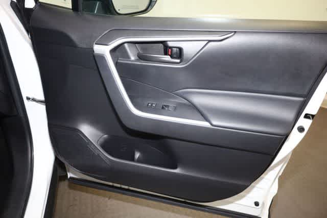 Thumbnail: 2023 Toyota RAV4 - 31