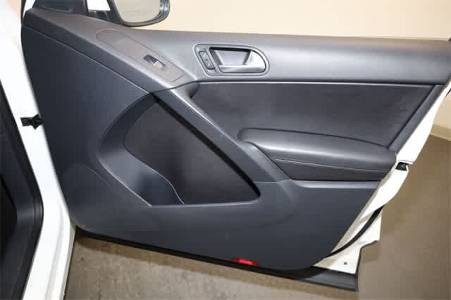Thumbnail: 2012 Volkswagen Tiguan - 22