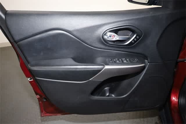 Thumbnail: 2021 Jeep Cherokee - 13