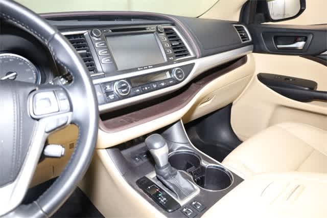 Thumbnail: 2018 Toyota Highlander - 23