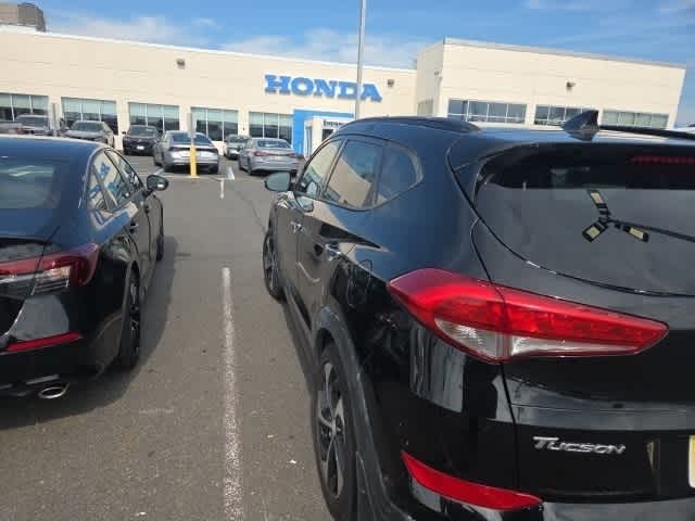 Thumbnail: 2016 Hyundai Tucson - 8