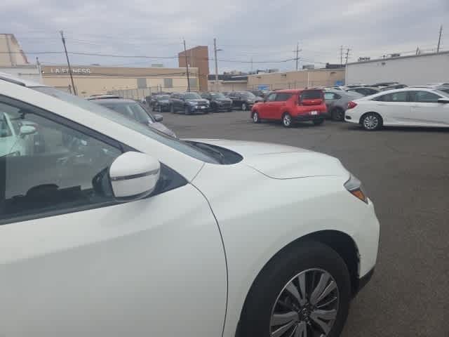 Thumbnail: 2020 Nissan Pathfinder - 17