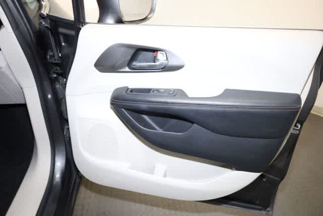 Thumbnail: 2020 Chrysler Pacifica - 35