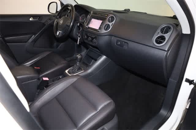 Thumbnail: 2012 Volkswagen Tiguan - 19