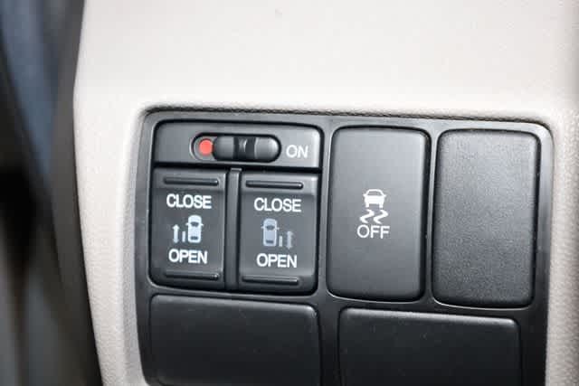 Thumbnail: 2012 Honda Odyssey - 19