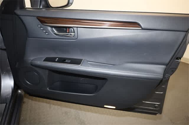 Thumbnail: 2016 Lexus ES - 22