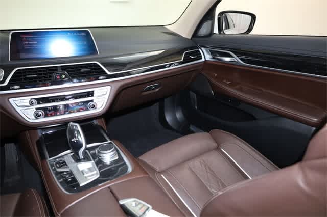 Thumbnail: 2020 BMW 7 Series - 18