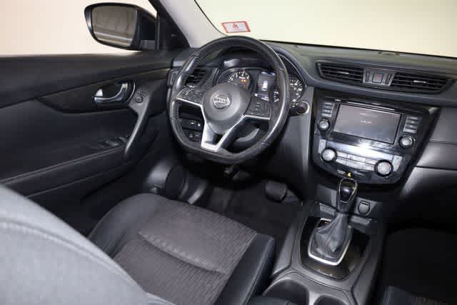 Thumbnail: 2018 Nissan Rogue - 16