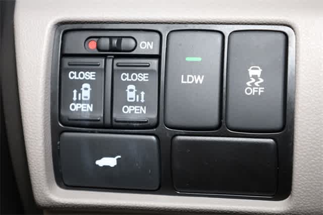 Thumbnail: 2016 Honda Odyssey - 28