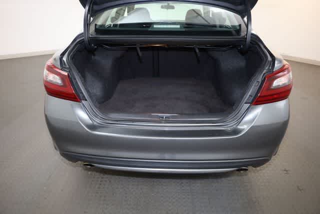 Thumbnail: 2017 Nissan Altima - 31