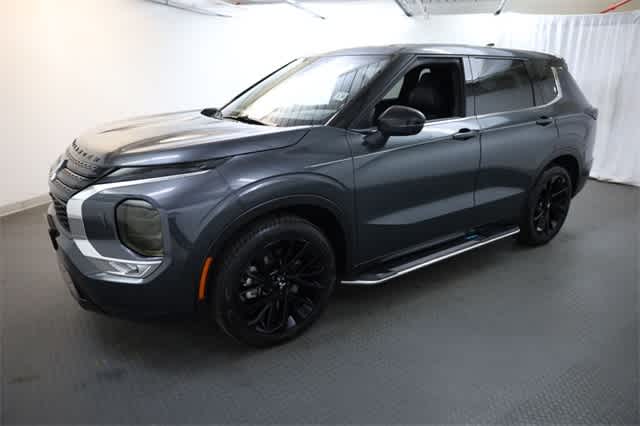 Thumbnail: 2024 Mitsubishi Outlander - 2