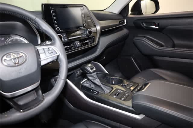 Thumbnail: 2022 Toyota Highlander - 23