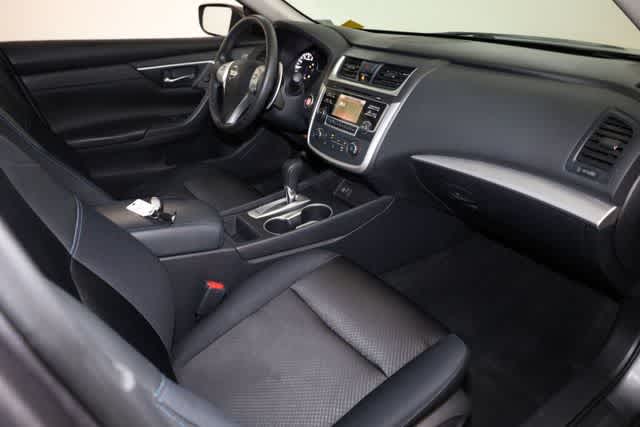 Thumbnail: 2017 Nissan Altima - 33