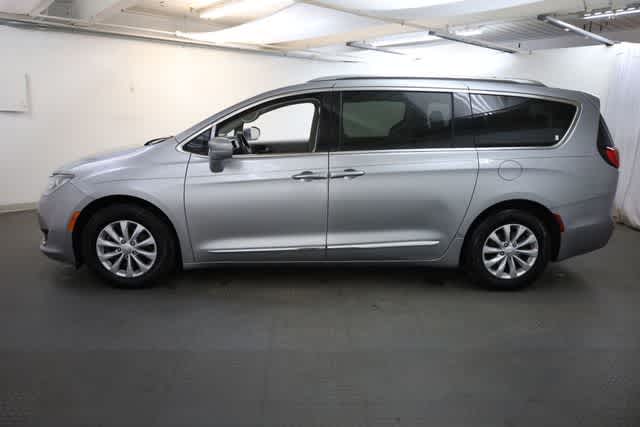 Thumbnail: 2019 Chrysler Pacifica - 3