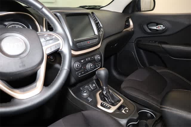 Thumbnail: 2015 Jeep Cherokee - 23