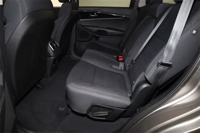 Thumbnail: 2017 Kia Sorento - 21