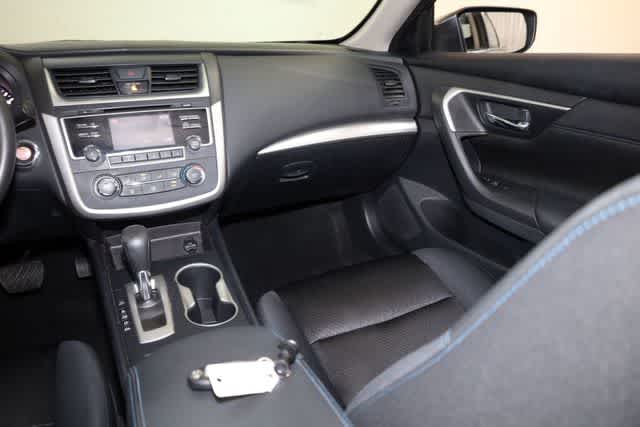 Thumbnail: 2017 Nissan Altima - 25