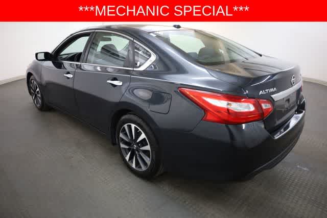 Thumbnail: 2017 Nissan Altima - 4