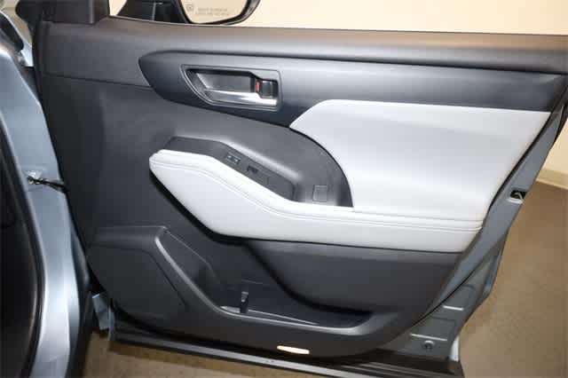 Thumbnail: 2023 Toyota Highlander - 22