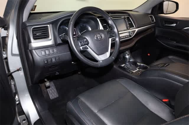 Thumbnail: 2019 Toyota Highlander - 14