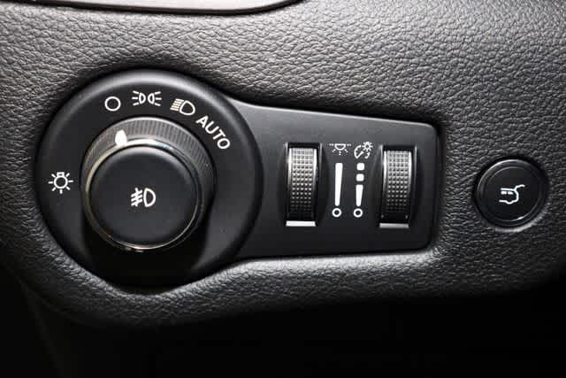 Thumbnail: 2020 Jeep Cherokee - 19