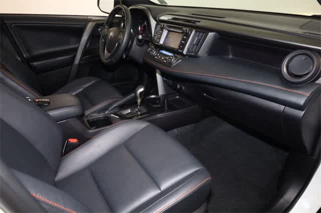 Thumbnail: 2018 Toyota RAV4 - 19