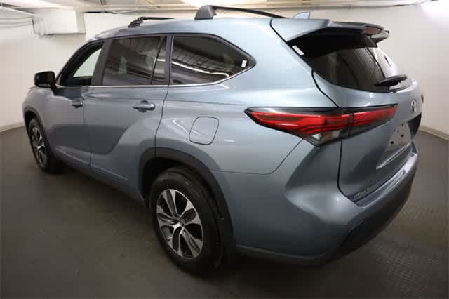 Thumbnail: 2023 Toyota Highlander - 4