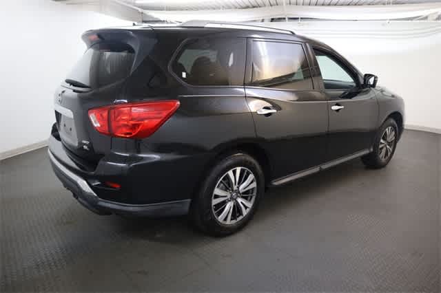Thumbnail: 2017 Nissan Pathfinder - 8